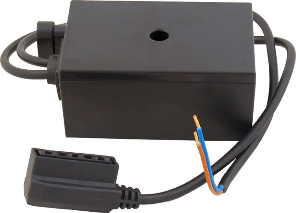 Adapterbox mit Kabeln, geeignet für die Verwendung mit Wolf Heizsystemen, speziell konzipiert für den Anschluss an ein Dreiwegeventil.